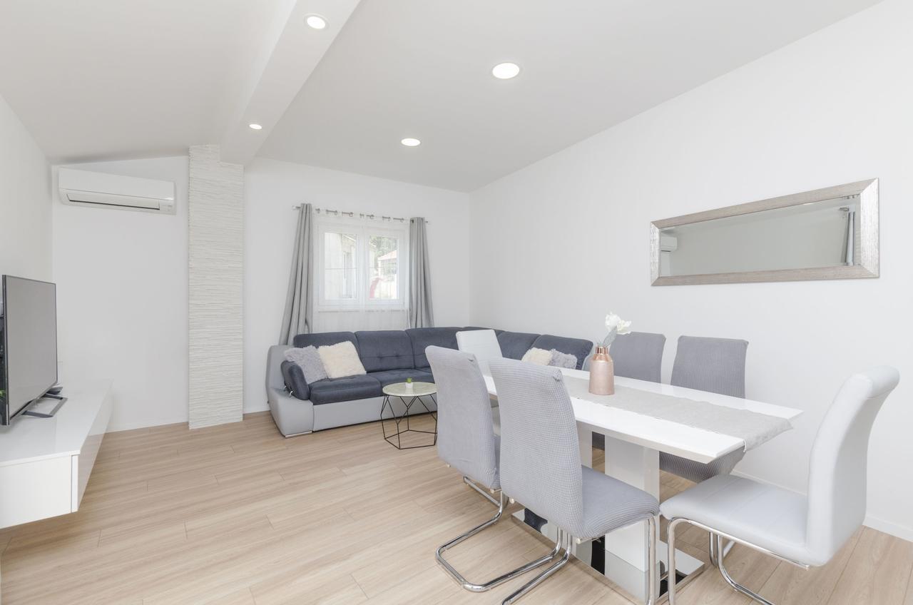 Apartments Dasa Primosten Luaran gambar