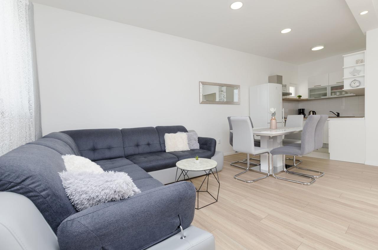Apartments Dasa Primosten Luaran gambar