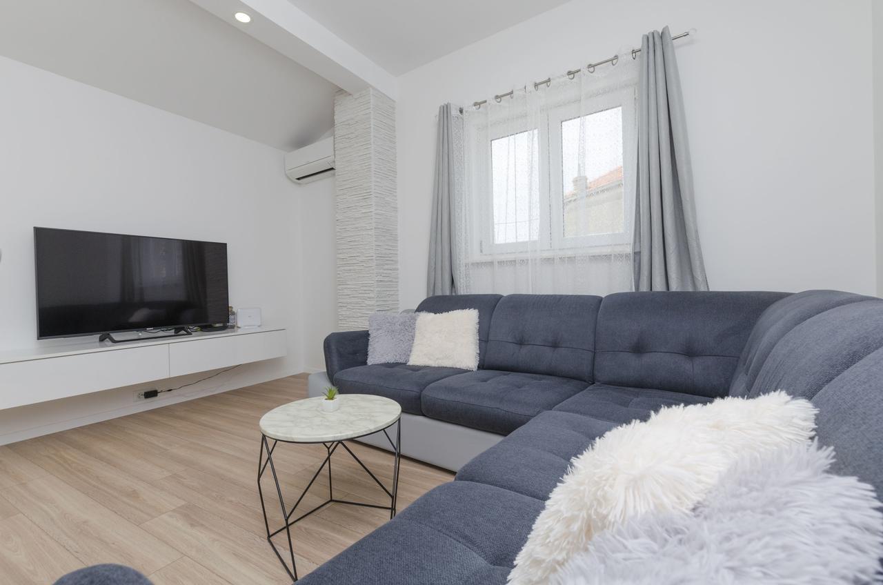 Apartments Dasa Primosten Luaran gambar