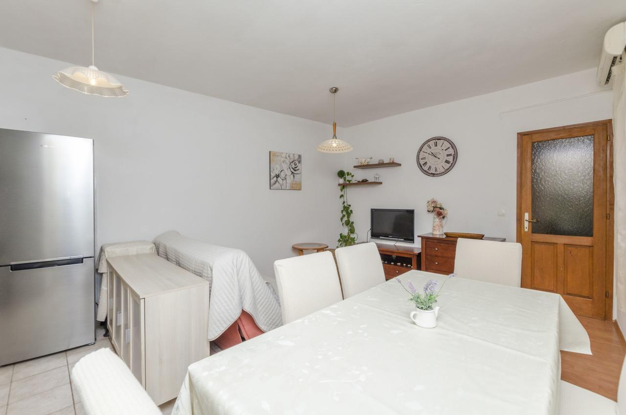 Apartments Dasa Primosten Luaran gambar