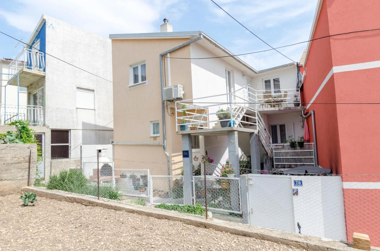 Apartments Dasa Primosten Luaran gambar